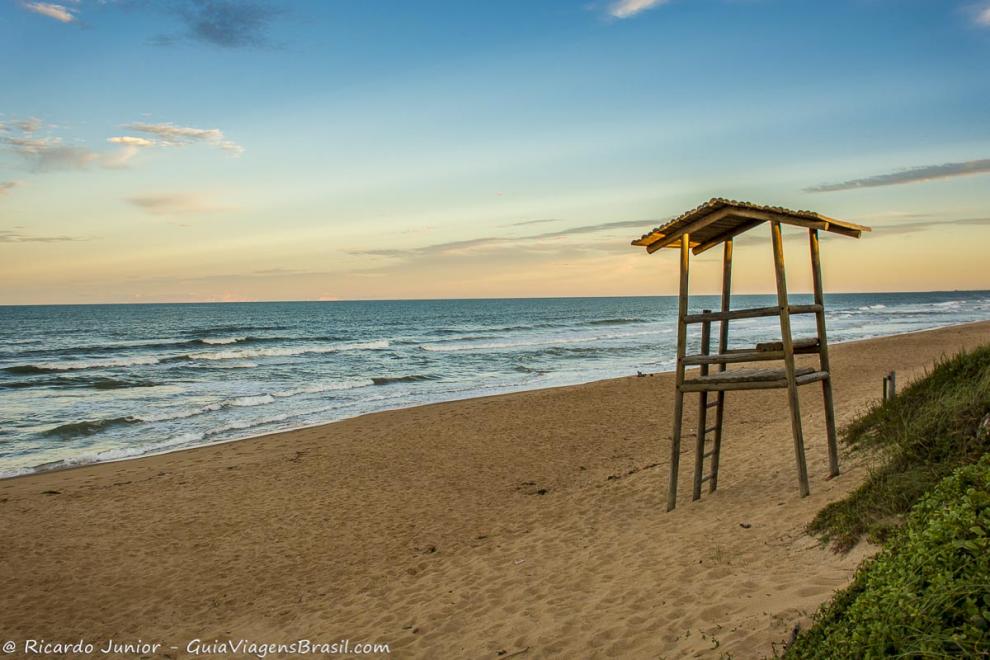 Imagem da praia em Itaúnas